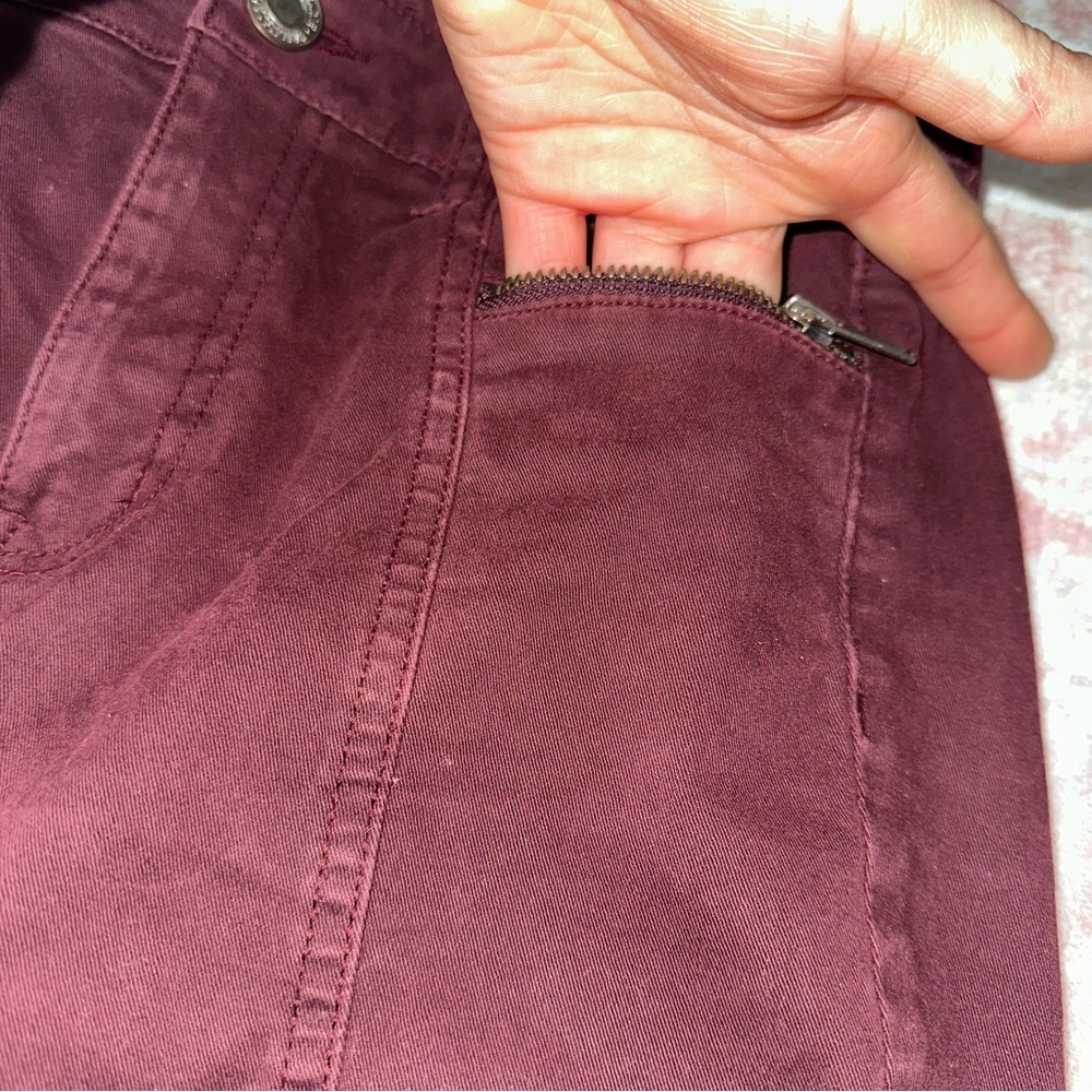 American Eagle Burgundy High Waisted Fitted Jeans - Picture 6 of 11